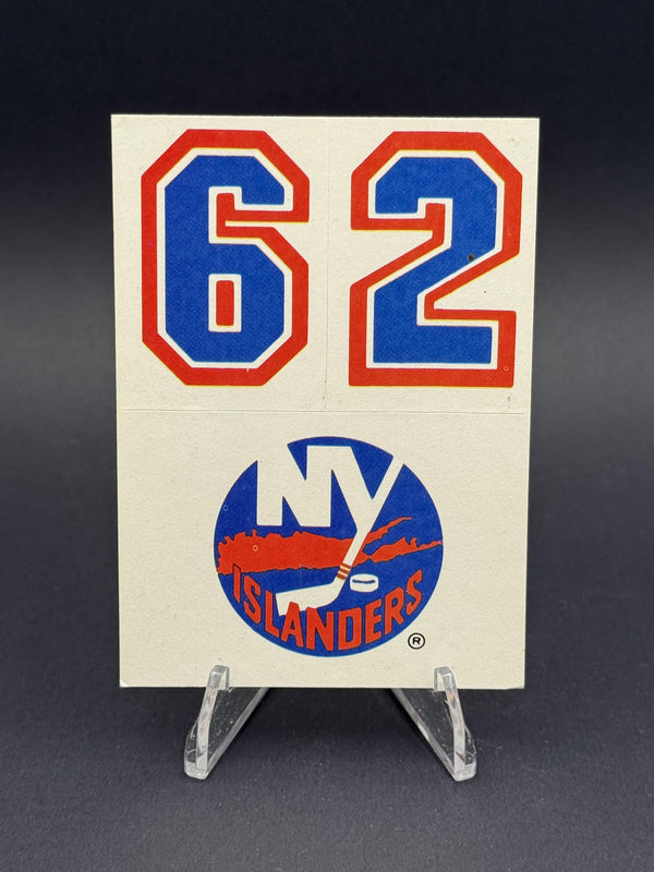 1985-86 Topps #32b New York Islanders Stickers Logo top